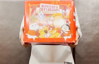 伊利QQ星奶粉ⅹCBA球星派发新年成长礼物，助力凉山小黑鹰成长蜕变